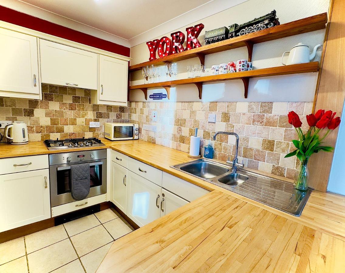 Cosy Victorian Apartment - Central Йорк Экстерьер фото